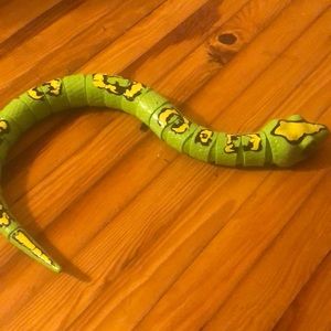 Battery operating, moving snake toy